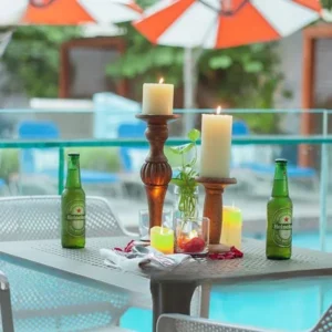 the-poolside-candlelight